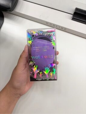 Wet n Wild Makeup Body Sponge